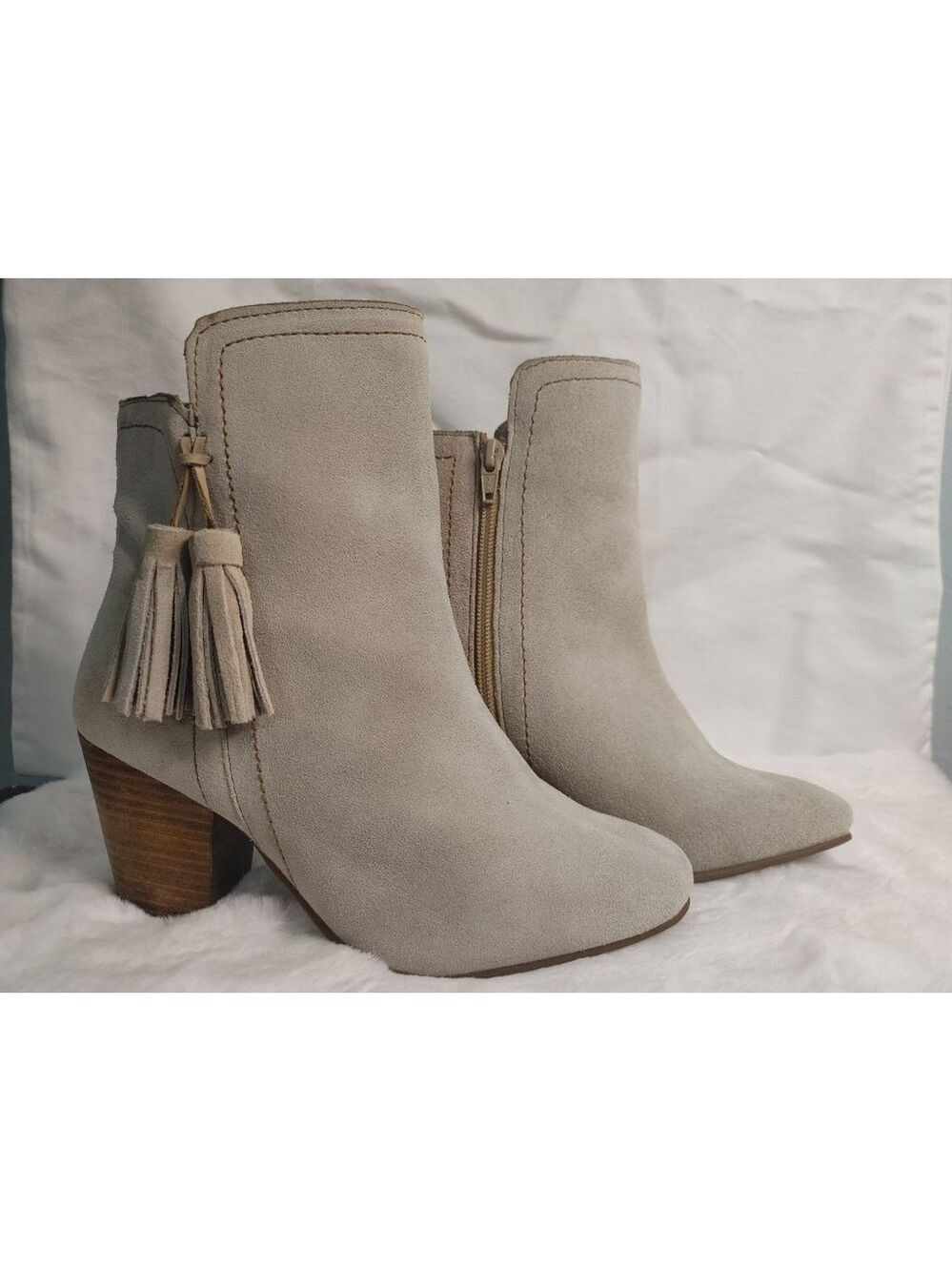 Women's Hush Puppies Daisee Billie Beige Suede Ankle Boots with Tassels Size 8 - Picture 3 of 10